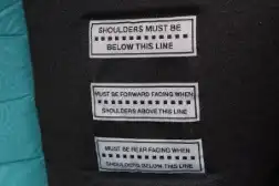 Extended rear-facing shoulder height markers on a car seat